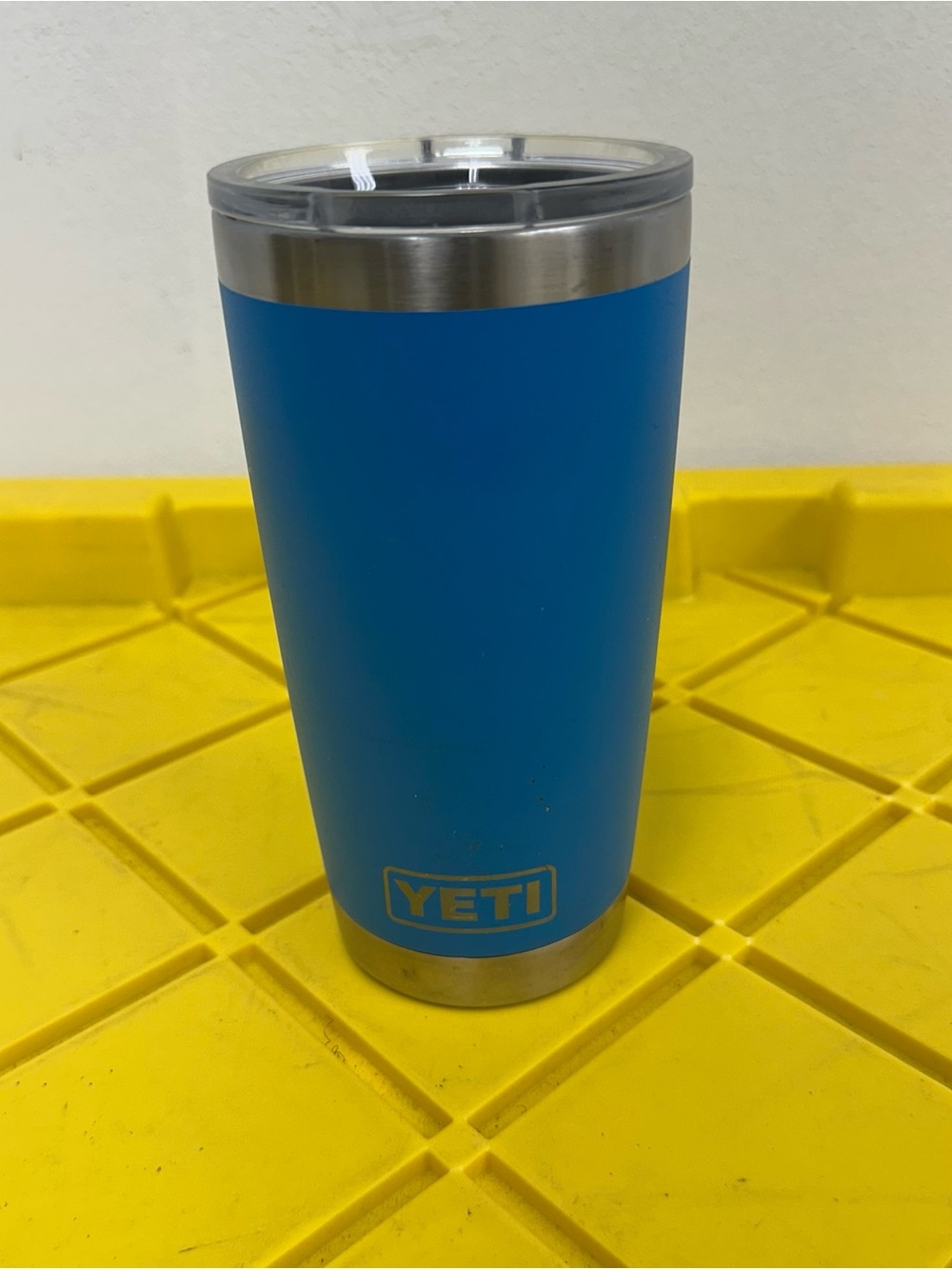 YETI Rambler 20 oz Tumbler with MagSlider Lid Big Sky Blue Insulated